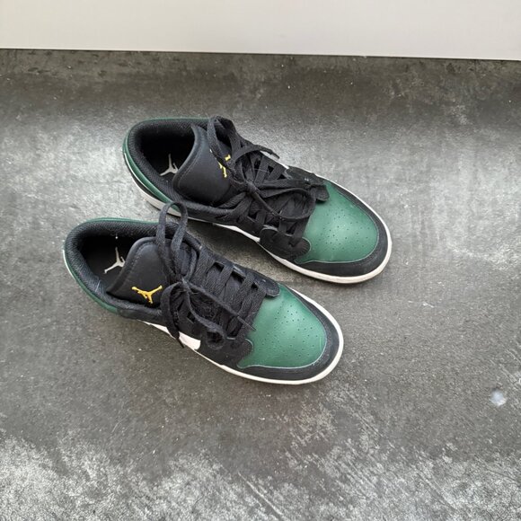 Jordan Women's Green and Black Trainers - Picture 2 of 6